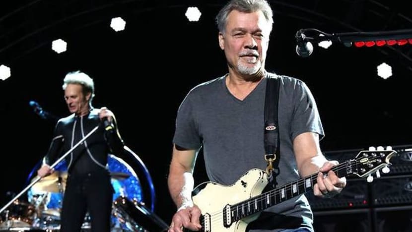 Gitar dimainkan dan direka bersama legenda rok Eddie Van Halen dilelong