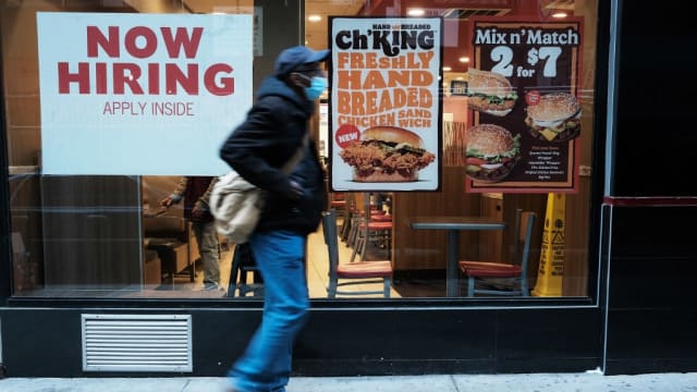 美国首次领取失业救济金人数 连续三周增加