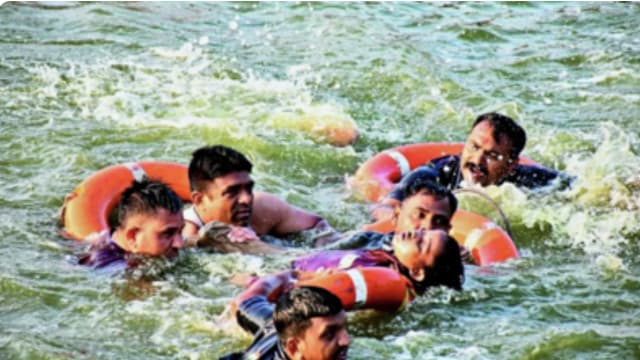 印度27师生搭船游湖  疑超载翻覆16人溺毙