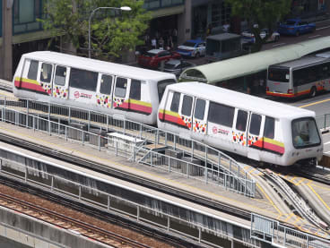 SMRT apologises for Bukit Panjang LRT train fault; commuters evacuated after 40-minute wait