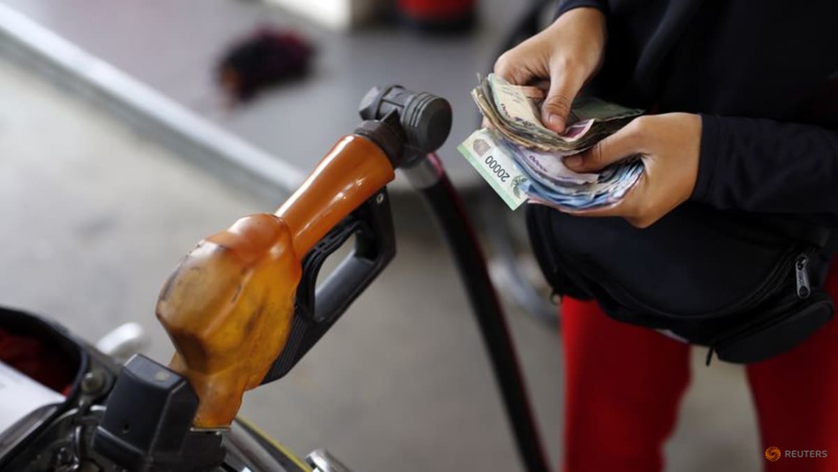 Indonesia sedang mempertimbangkan kenaikan harga bahan bakar – Menteri