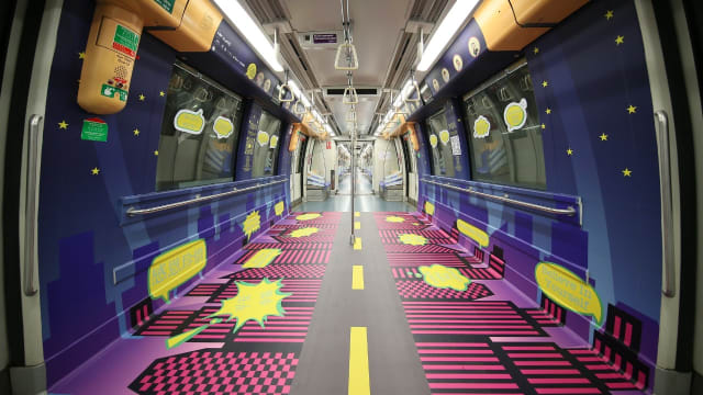 公众可在七个地铁站和东北地铁线一列主题列车 欣赏到新加坡艺术周作品