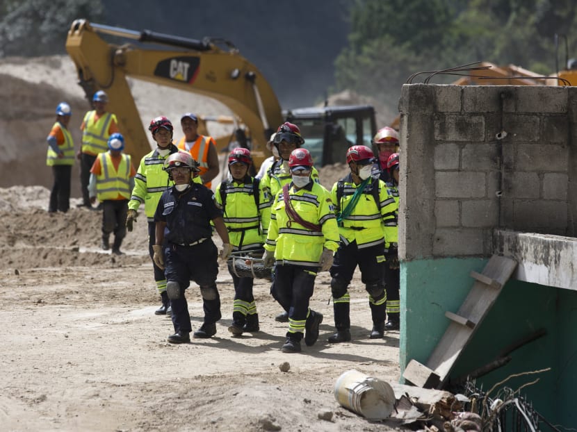 Rescue workers leave the site of a mudslide on the last day of searching for victims in Cambray, a neighborhood in the suburb of Santa Catarina Pinula on the outskirts of Guatemala City, on Oct 13, 2015. Photo: AP