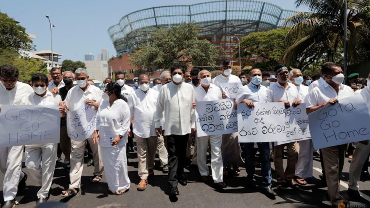 Sri Lanka menggandakan suku bunga untuk menjinakkan inflasi saat krisis menggigit