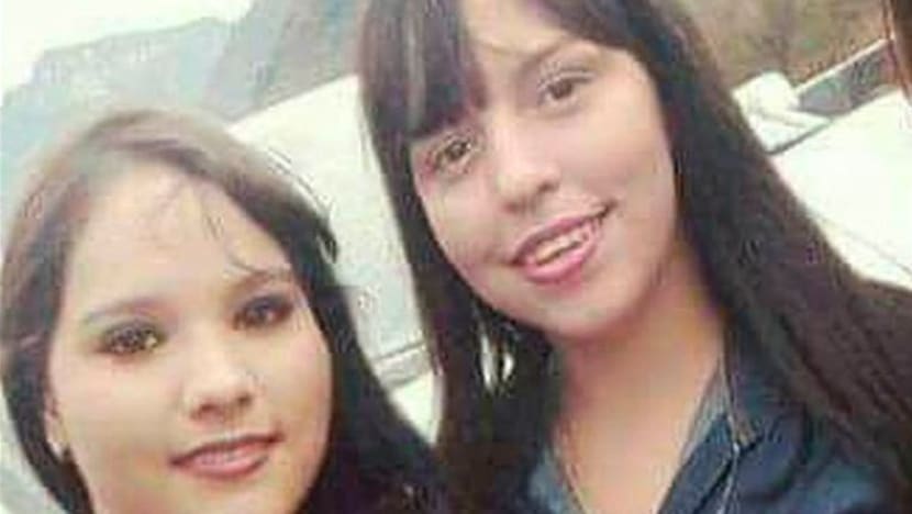 2 gadis remaja maut dilanggar pesawat ketika berselfie
