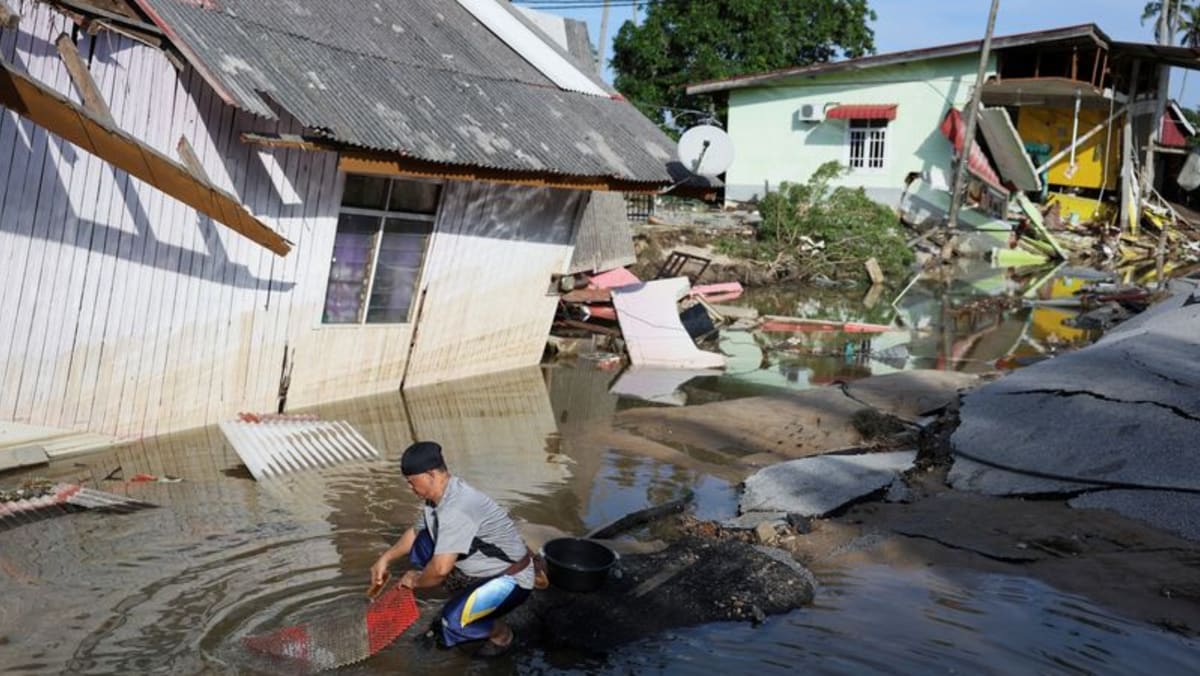 Clean-up begins in Malaysia towns hit by six months of rain in five days Clean-up begins in Malaysia towns hit by six months of rain in five days