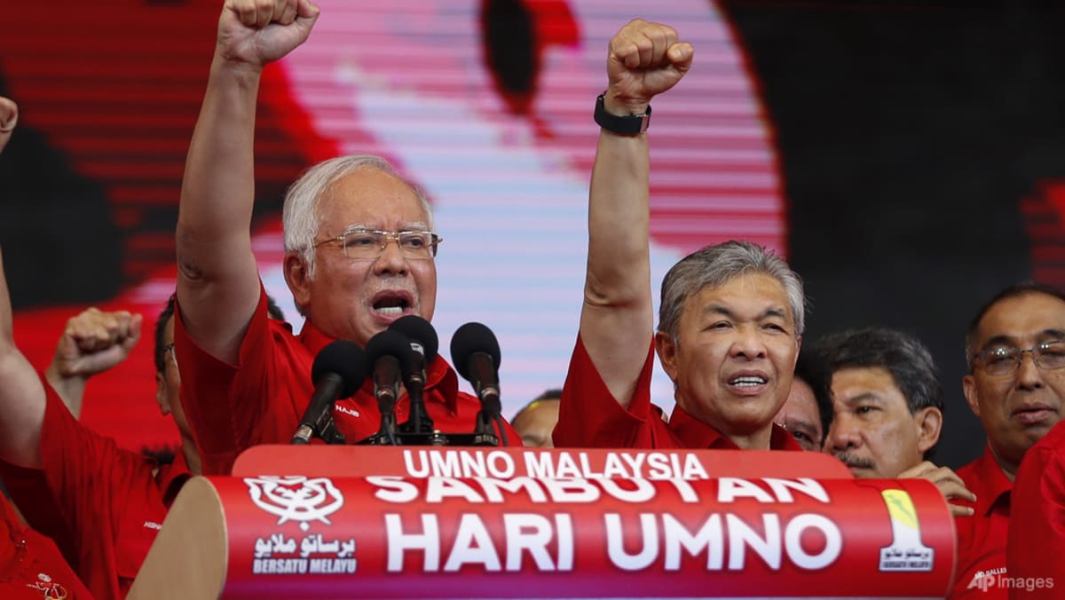 CNA menjelaskan: Najib kini dipenjara setelah upaya bandingnya gagal.  Bagaimana dampaknya terhadap UMNO?