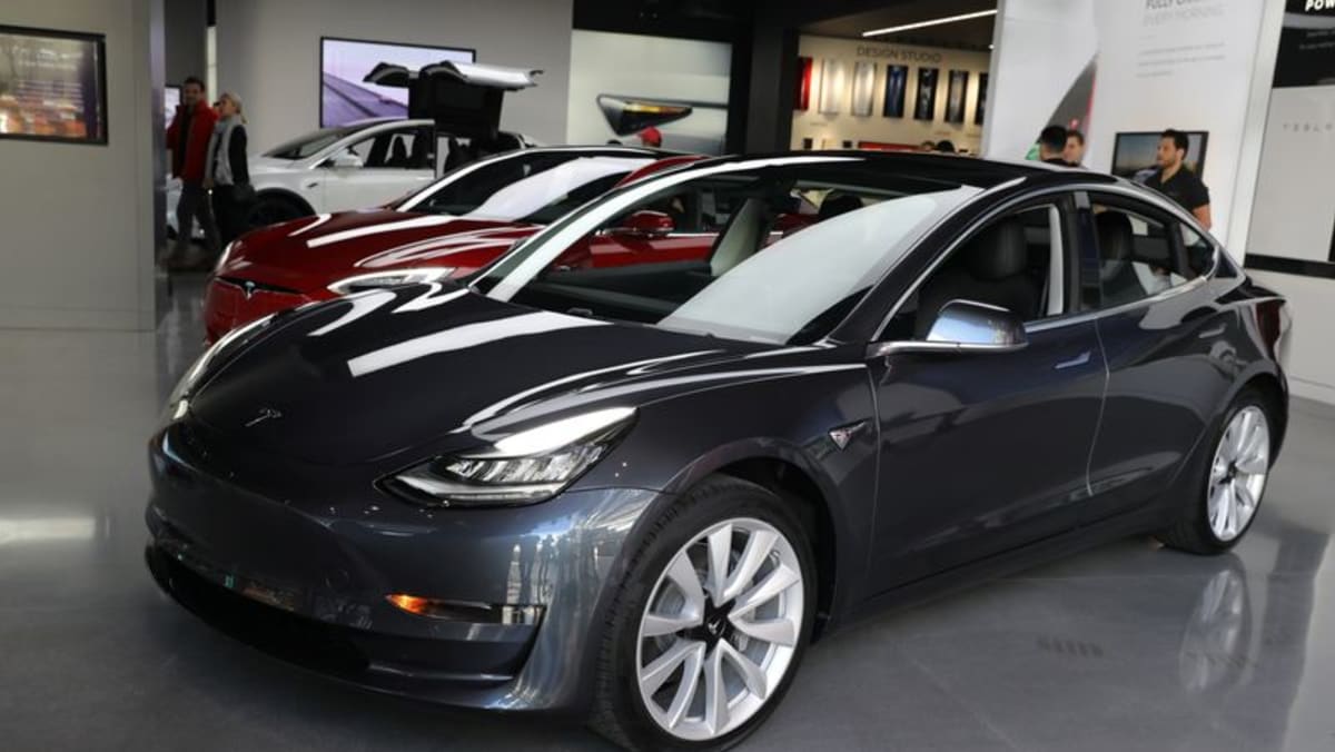 Saham Tesla melemah setelah diskon AS untuk model-model utama berlipat ganda