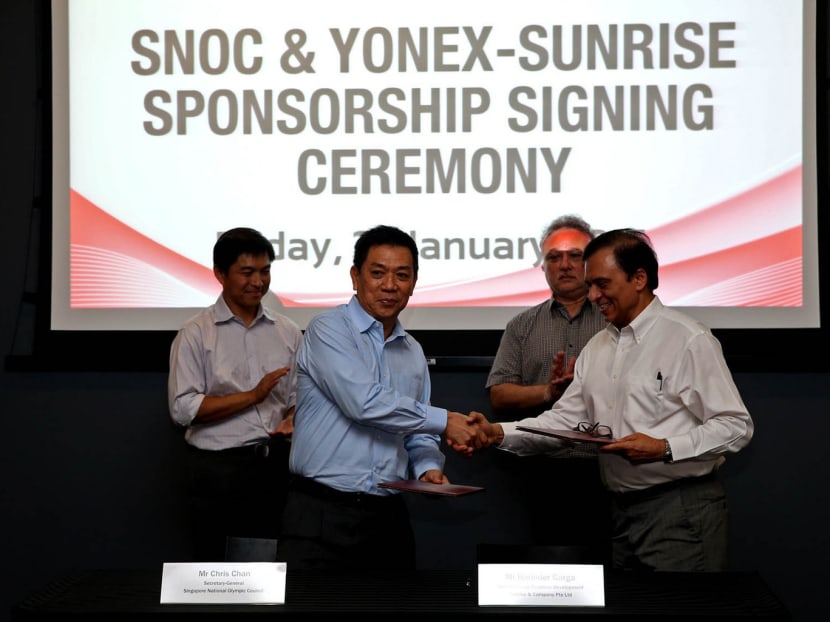 Chris Chan (left), SNOC secretary-general, and Harinder Garga (right), Sunrise's head of group business development, at the sponsorship signing ceremony, while SNOC president Tan Chuan-Jin (back, left) and Director of Sunrise Jimmy Seth look on. Photo: Wee Teck Hian