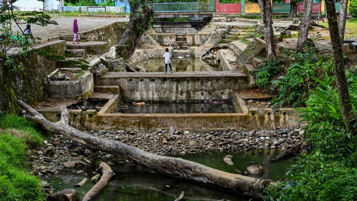 Indonesia sends emergency aid to Papua as drought kills 6 Indonesia sends emergency aid to Papua as drought kills 6