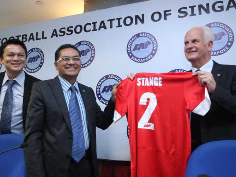 Winston Lee (left), General Secretary of FAS posing together with Mr Zainudin Nordin (centre), President of FAS and Bernd Stange, coach of National Football Team. Photo: TODAY