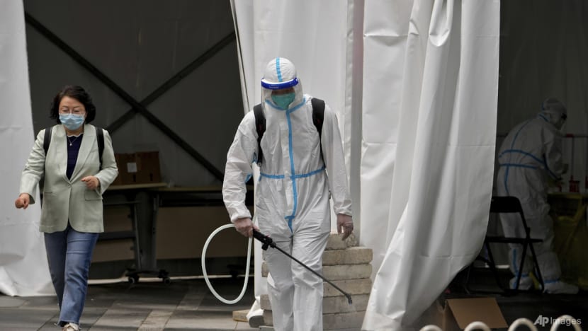 In a haze of disinfectant, China struggles with invisible enemy In a haze of disinfectant, China struggles with invisible enemy