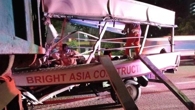 1 dead, 16 lorry passengers taken to hospital after PIE accident 1 dead, 16 lorry passengers taken to hospital after PIE accident