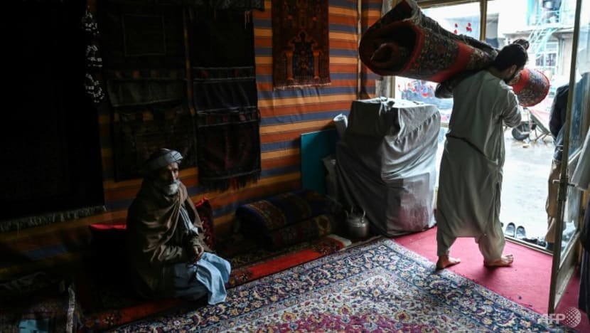 Afghan families go back to making carpets as economy unravels Afghan families go back to making carpets as economy unravels