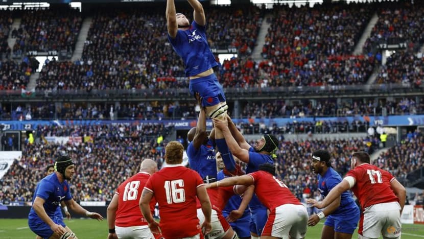 France see off Wales to keep slim Six Nations title hopes alive
