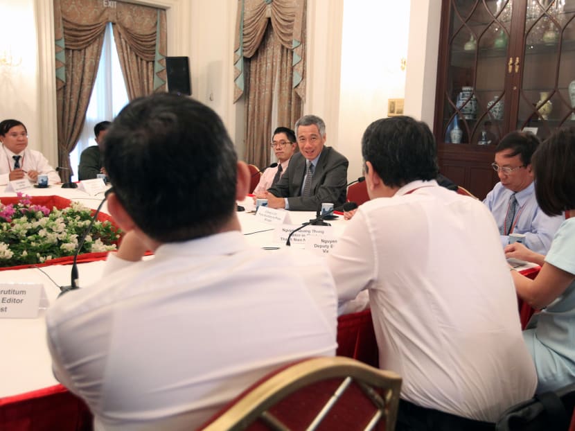 Prime Minister Lee Hsien Loong speaks with ASEAN media on June 4, 2015. Photo: Ministry of Communications and Information.
