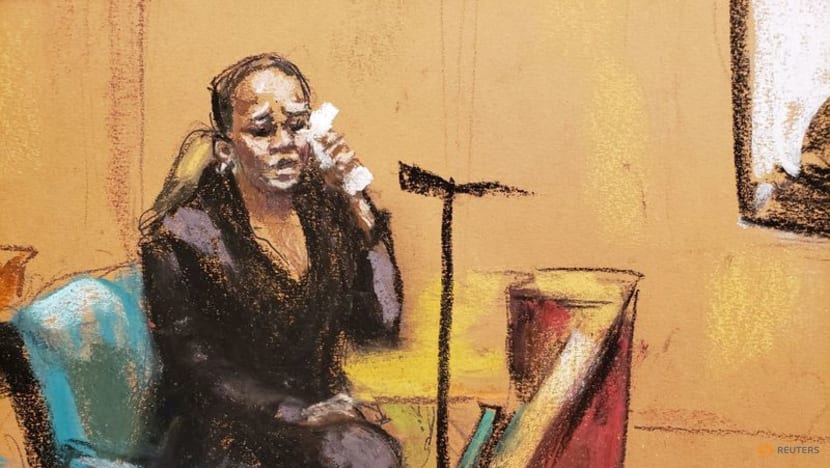 Former R. Kelly assistant testifies about singer's sexual activity, 'apology letter' Former R. Kelly assistant testifies about singer's sexual activity, 'apology letter'