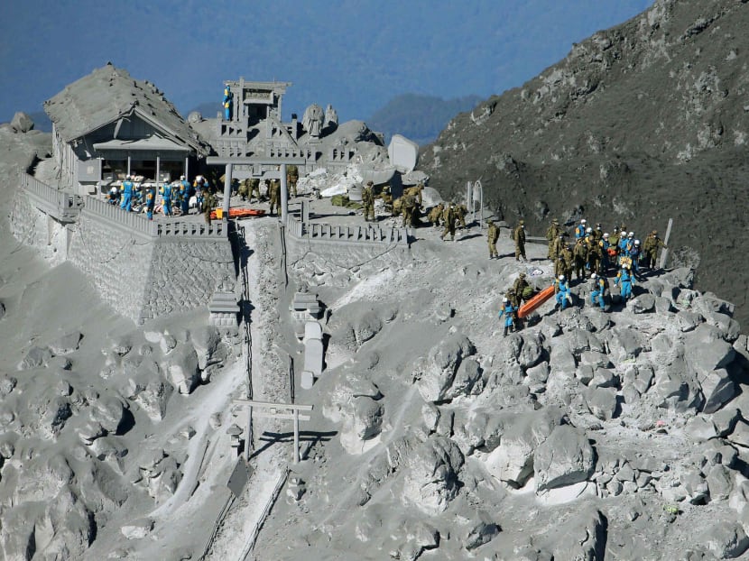 Japan Self-Defense Force (JSDF) soldiers and police officers prepare a rescue operation near the peak of Mount Ontake, which straddles Nagano and Gifu prefectures, central Japan Sept 29, 2014, in this photo taken and released by Kyodo. Photo: REUTERS/Kyodo