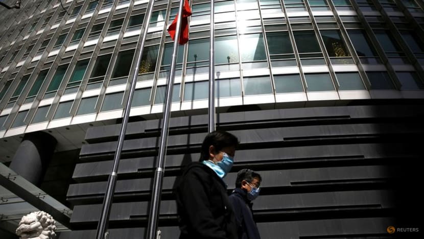 China April new bank loans tumble to 645.4 billion yuan, below forecast China April new bank loans tumble to 645.4 billion yuan, below forecast