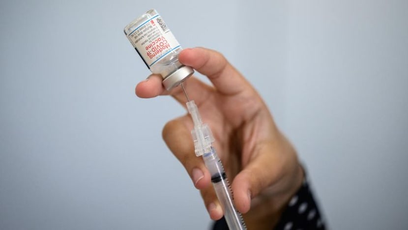 Lelaki Itali guna tangan palsu cuba elak disuntik vaksin