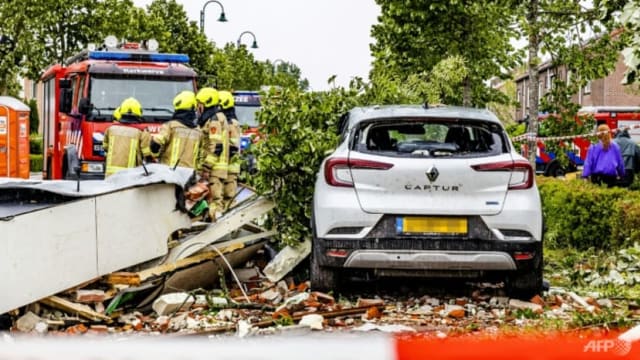 荷兰罕见遭龙卷风吹袭 致一死十伤