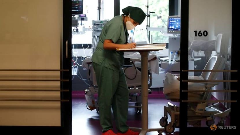 New French COVID-19 cases tick up again, hospital pressure eases New French COVID-19 cases tick up again, hospital pressure eases