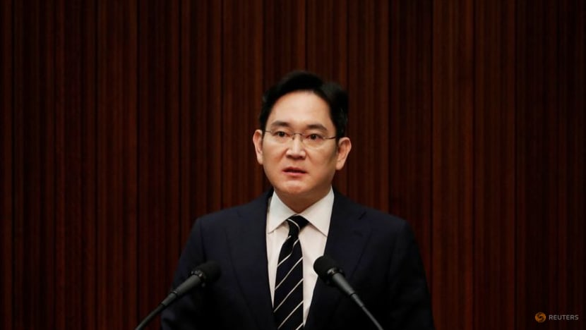 Samsung boss Jay Y. Lee to build on late father's legacy Samsung boss Jay Y. Lee to build on late father's legacy