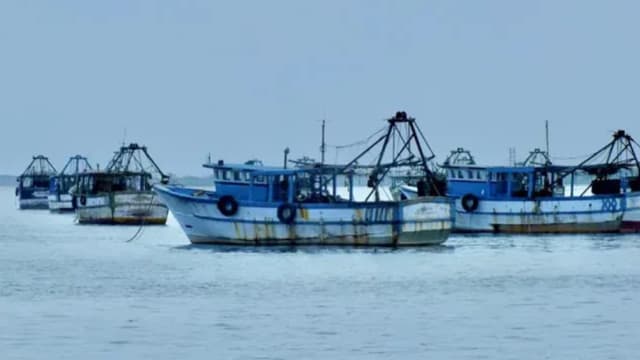 疑似移民船下沉 我国救起300人
