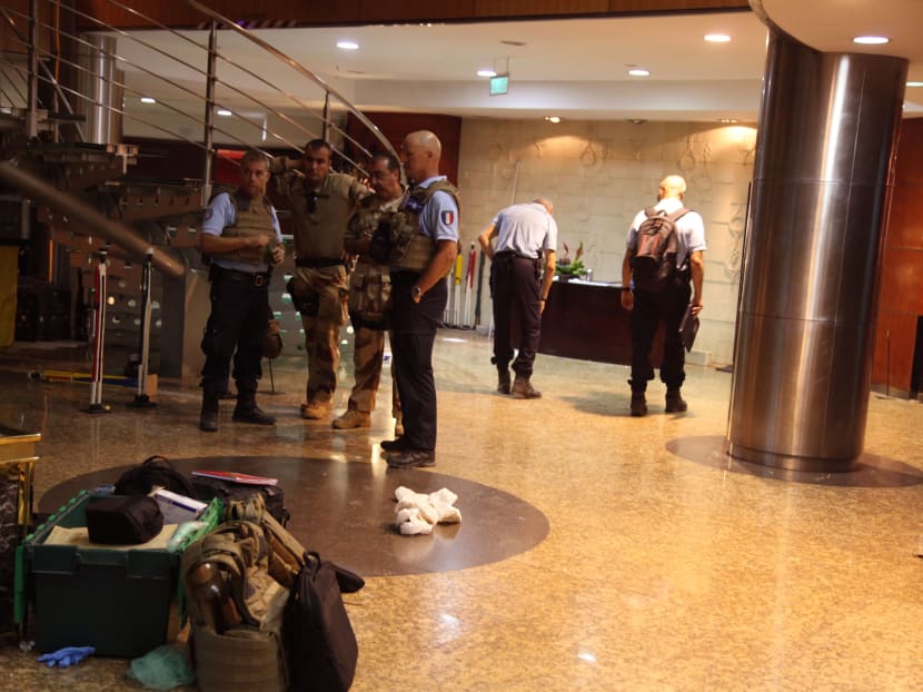 French troops, rear, inside the Radisson Blu hotel after an attack by gunmen on the hotel in Bamako, Mali, on Nov 20, 2015. Photo: AP
