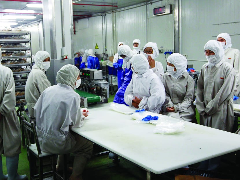 Employees at the workshop of Shanghai Husi Food Co, whose operations have now been suspended. 
Photo: XINHUA