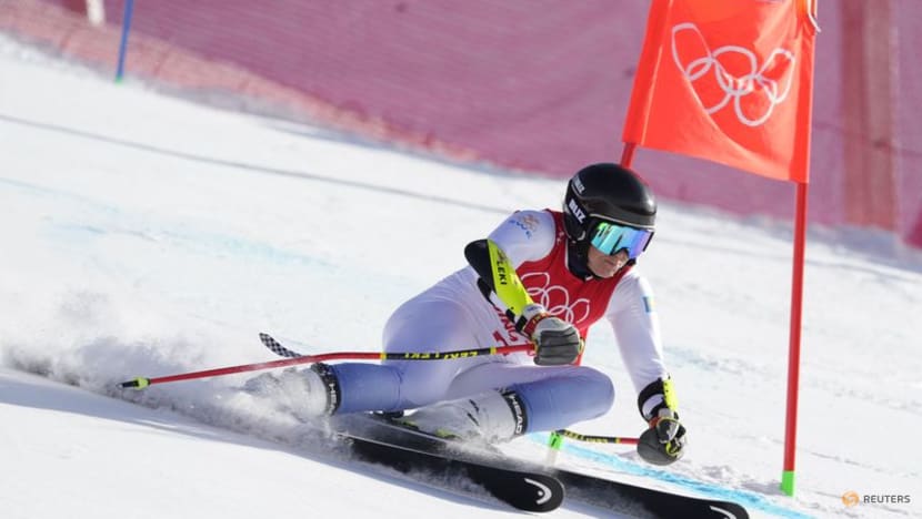 Alpine skiing-Shiffrin crashes out of giant slalom Alpine skiing-Shiffrin crashes out of giant slalom