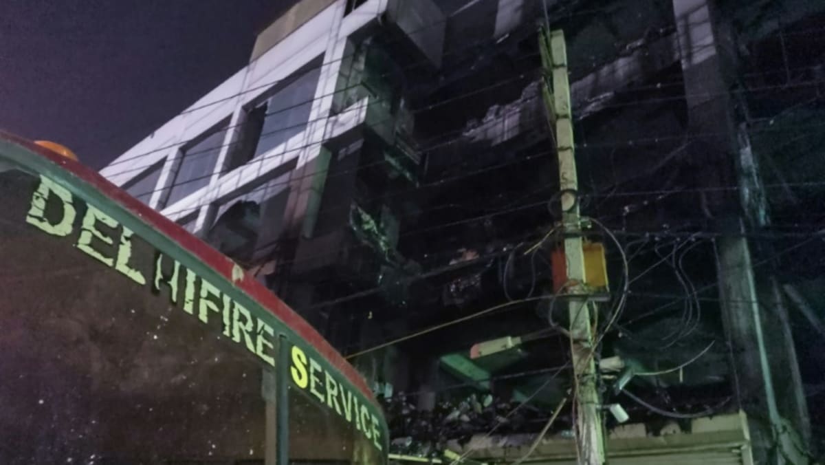 27 killed in fire in Indian capital