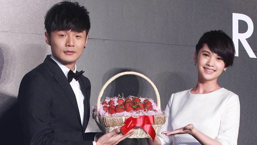 Is Rainie Yang starting a business with Li Ronghao?