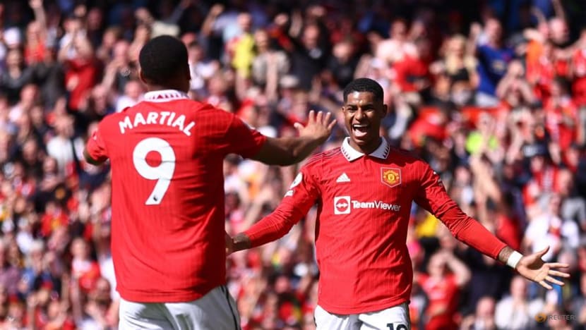 Man United climb back into third with 2-0 win over Everton Man United climb back into third with 2-0 win over Everton