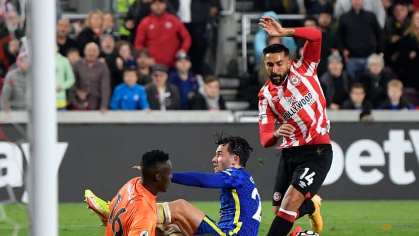 Leaders Chelsea survive late siege to beat Brentford 1-0 Leaders Chelsea survive late siege to beat Brentford 1-0