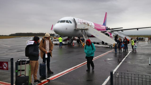 法国三机场空中交通管制员罢工 多趟航班被取消
