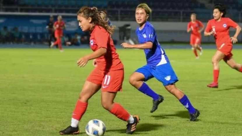 Putri Syaliza pemain wanita pertama S'pura dalam Liga Bola Sepak Thailand Putri Syaliza pemain wanita pertama S'pura dalam Liga Bola Sepak Thailand
