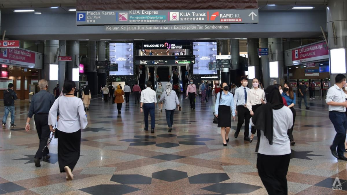 马来西亚取消公共交通和医疗机构佩戴口罩的规定-CNA
