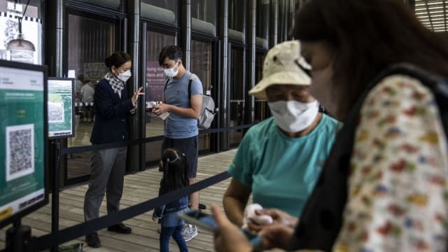 香港近两周单日确诊例 维持在200多到300起