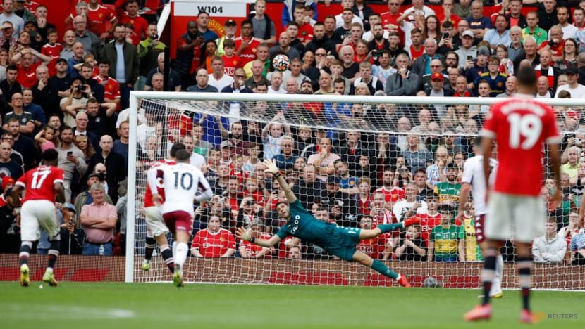 Football: Fernandes misses last-gasp penalty as Villa stun Man United Football: Fernandes misses last-gasp penalty as Villa stun Man United