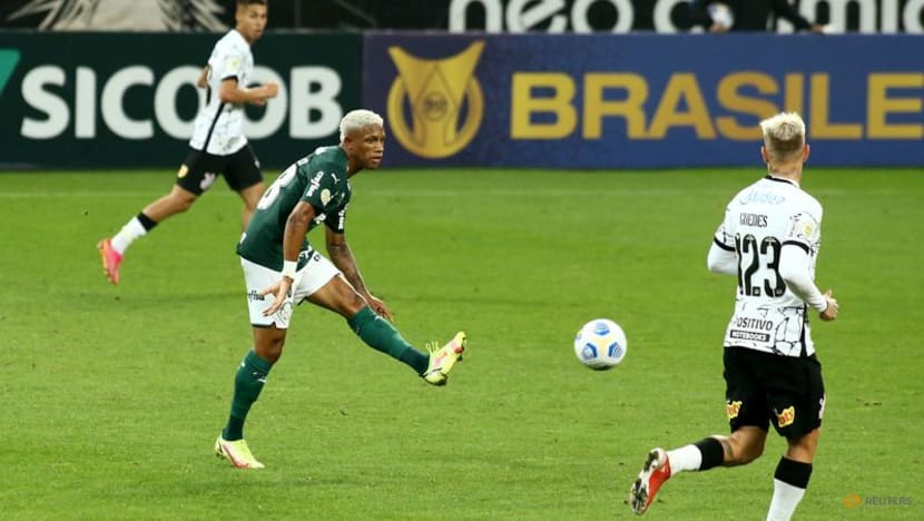 Guedes double against old club gives Corinthians derby win Guedes double against old club gives Corinthians derby win