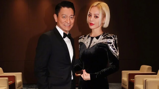 26年前曾合作！宁静与刘德华合照兴奋比心