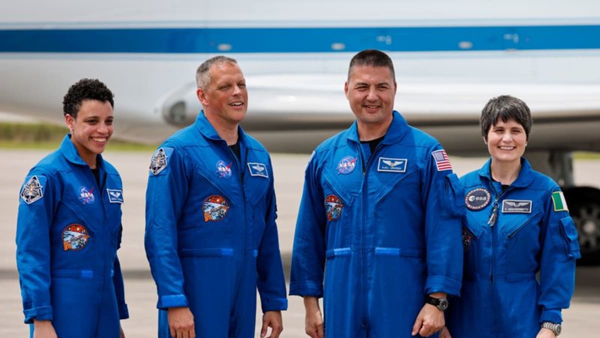 Kapsul SpaceX meninggalkan Stasiun Luar Angkasa untuk mengembalikan 4 astronot ke Bumi