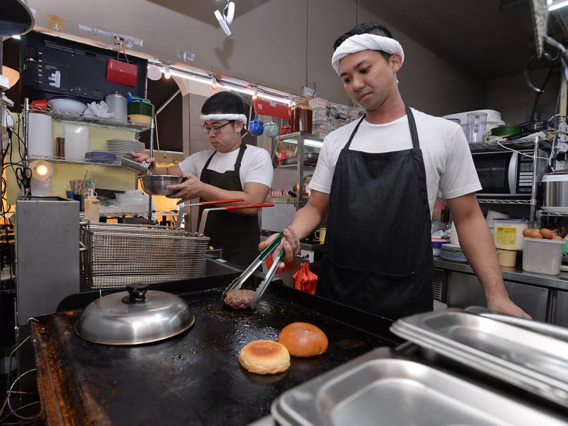 25 hawkers get S$10,000 each from Tiger Street Food Support Fund