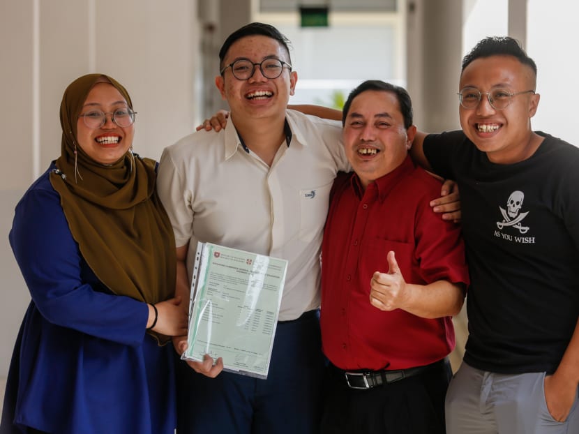 Aqil Nasran Shah Nizam Shah (second from left) with his father, Nizam Shah Abdul Hamid, older sister Aqilah Nur Afiqah and older brother Aqil Nasrulhaq Shah.