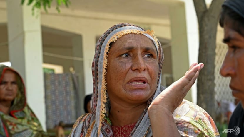 Shame, misery as Pakistan floods leave many without toilets Shame, misery as Pakistan floods leave many without toilets