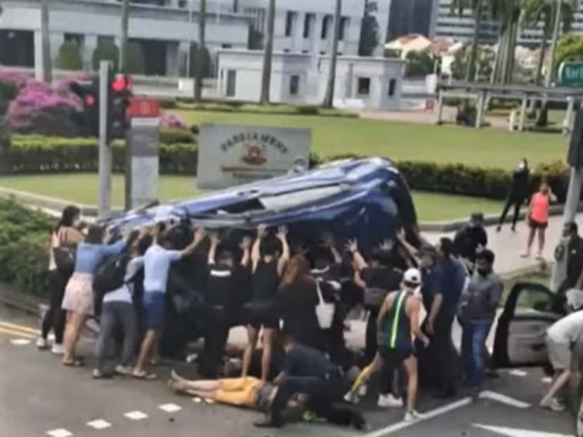 5 injured in 2-car crash outside Parliament House; about a dozen people lift vehicle to help victims