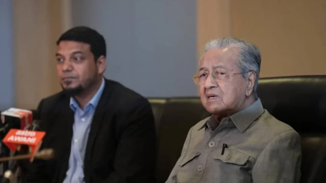 马哈迪因发表具争议性言论接受警方问话