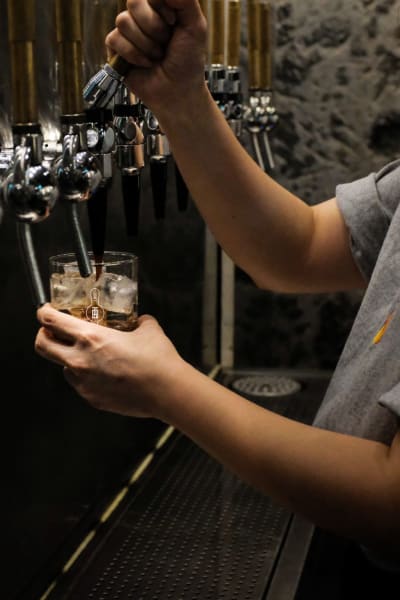 没有调酒师的鸡尾酒吧！亚洲首创“Cocktails On Tap”　台湾Draft Land登陆狮城