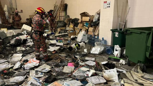 马国财政部大楼垃圾回收处失火